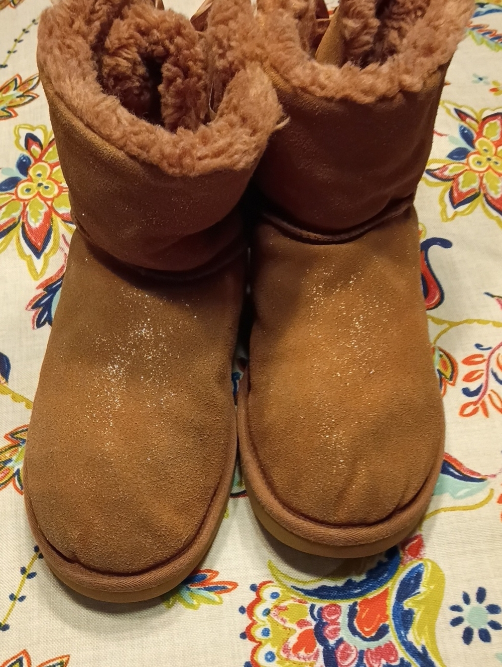 UGG Size 10 Shoes - Picture 2 of 10